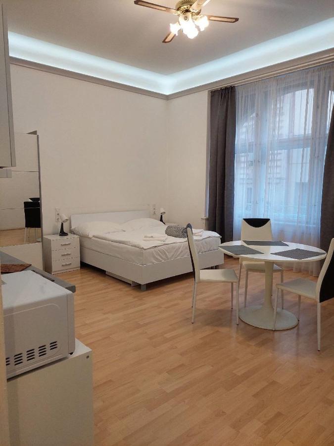Ai Quattro Angeli Aparthotel Prague Luaran gambar