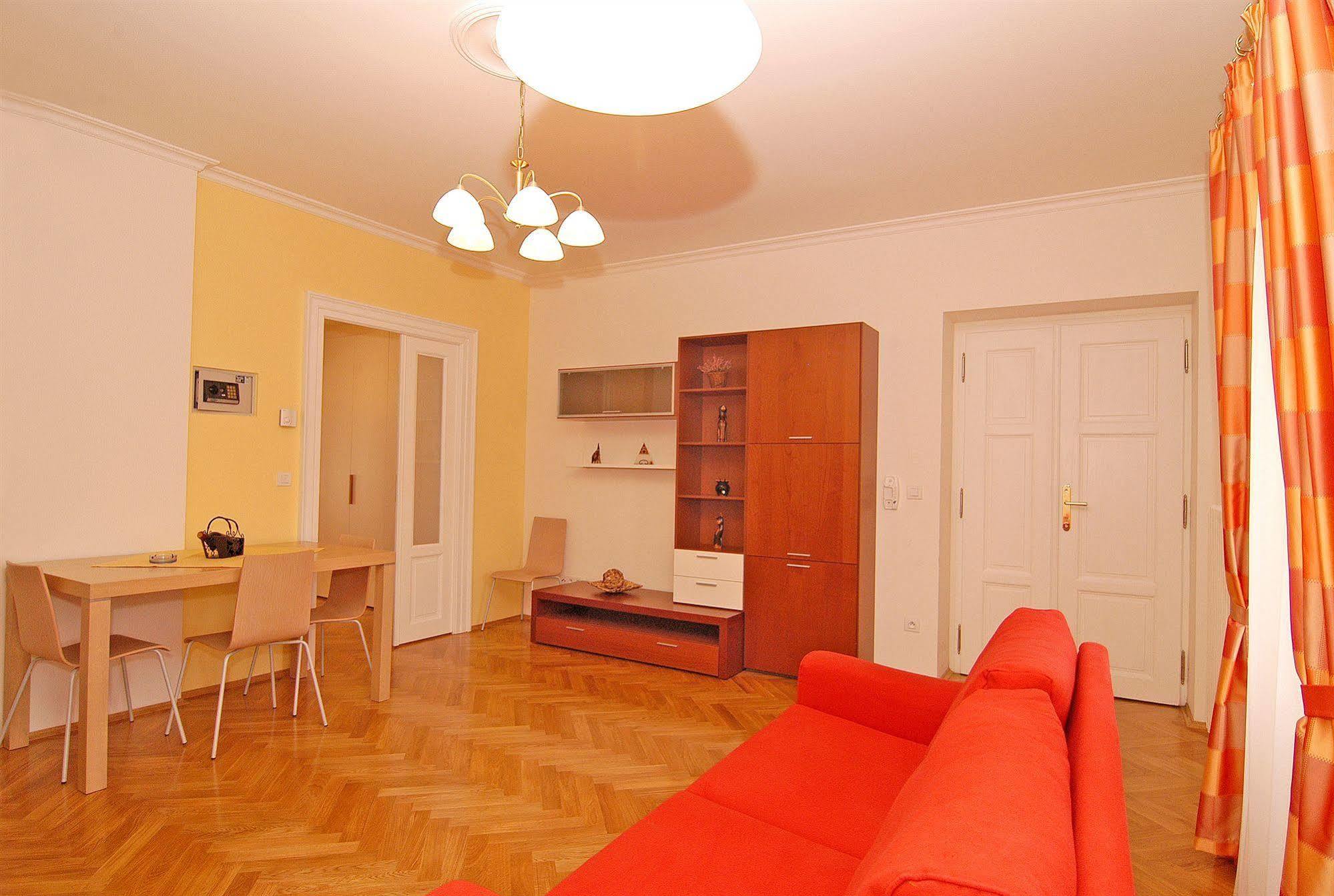 Ai Quattro Angeli Aparthotel Prague Luaran gambar